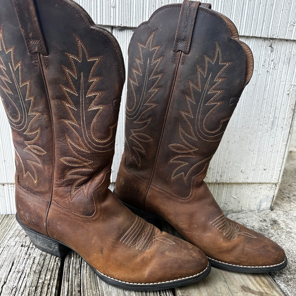Ariat Cowgirl Boots size 8